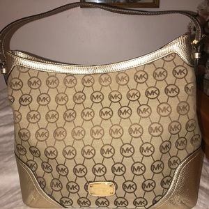 Michael Kors MK Signature Large Shoulder Bag